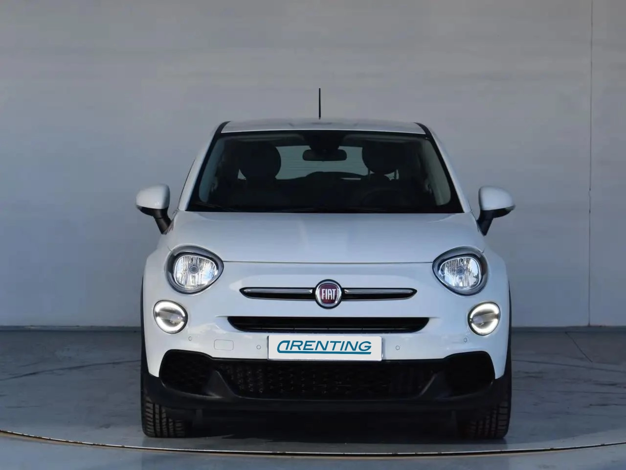 Renting Fiat 500X Urban Blanco