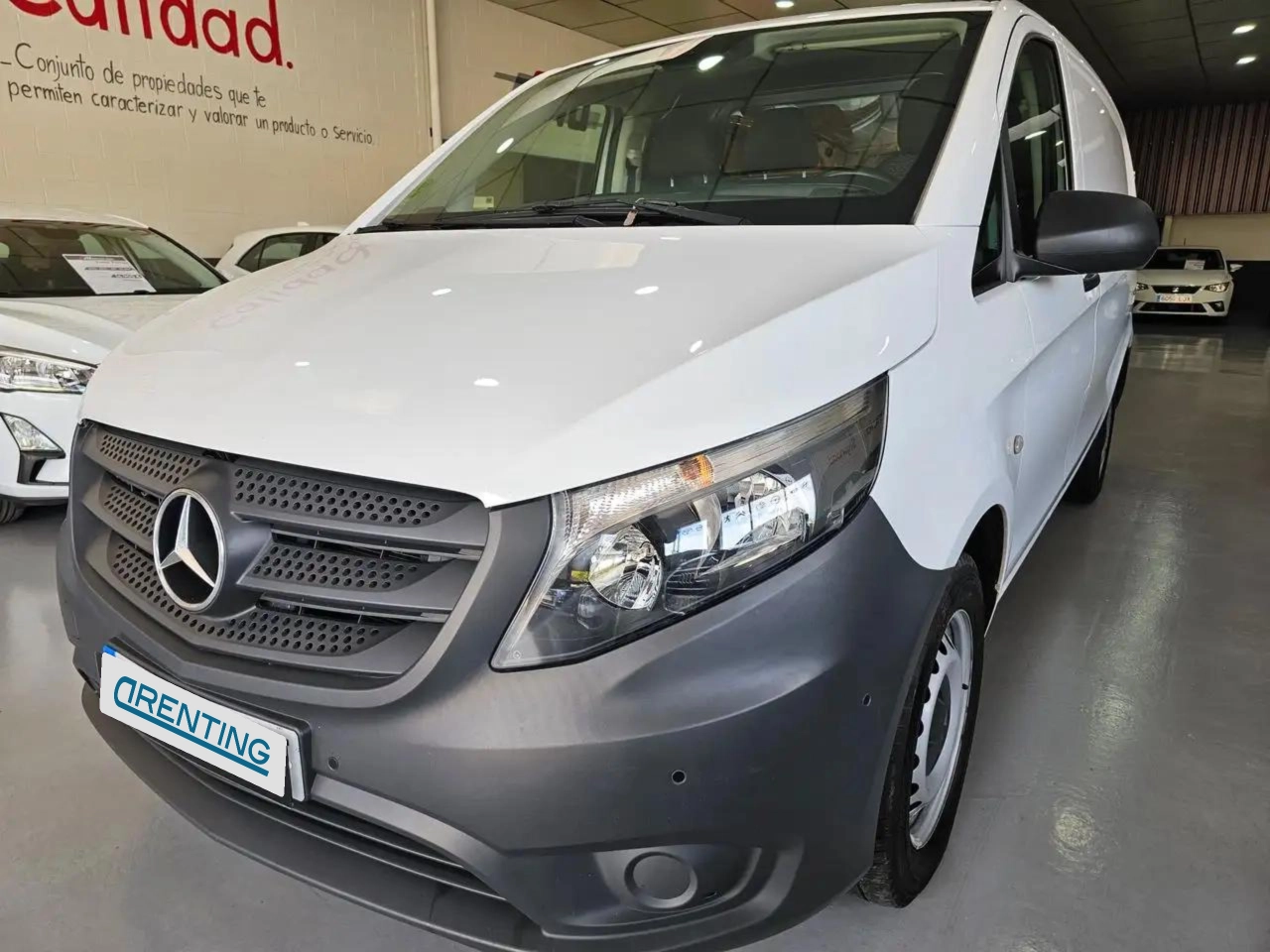 Renting Mercedes-Benz Vito M1 116 CDI LARGA AUTO Blanco