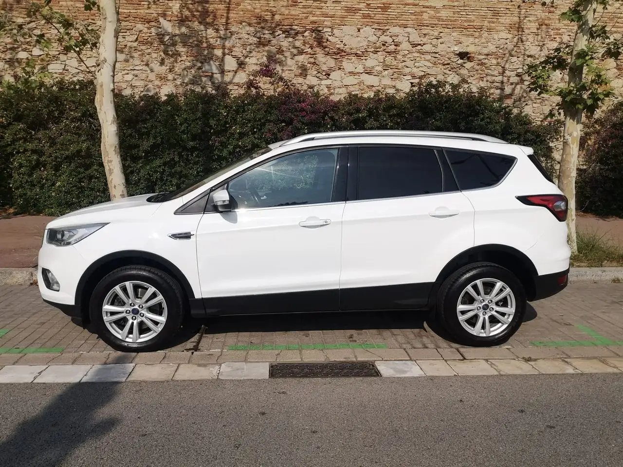 Renting Ford Kuga 1.5 EcoB. S&S Titanium 4×4 Aut. 180 Blanco