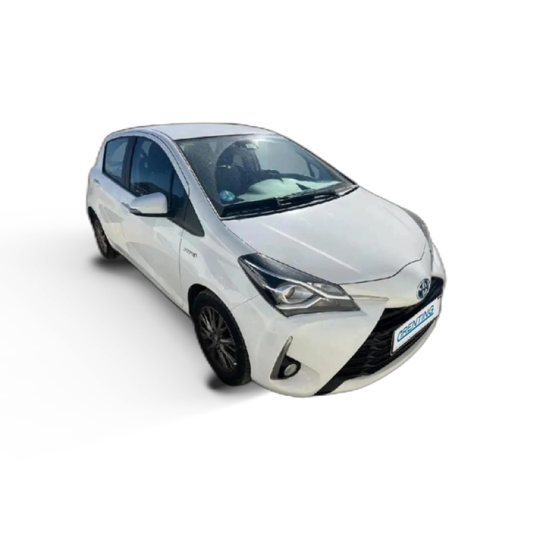 Renting Toyota Yaris 100H 1.5 Active Blanco 2 1