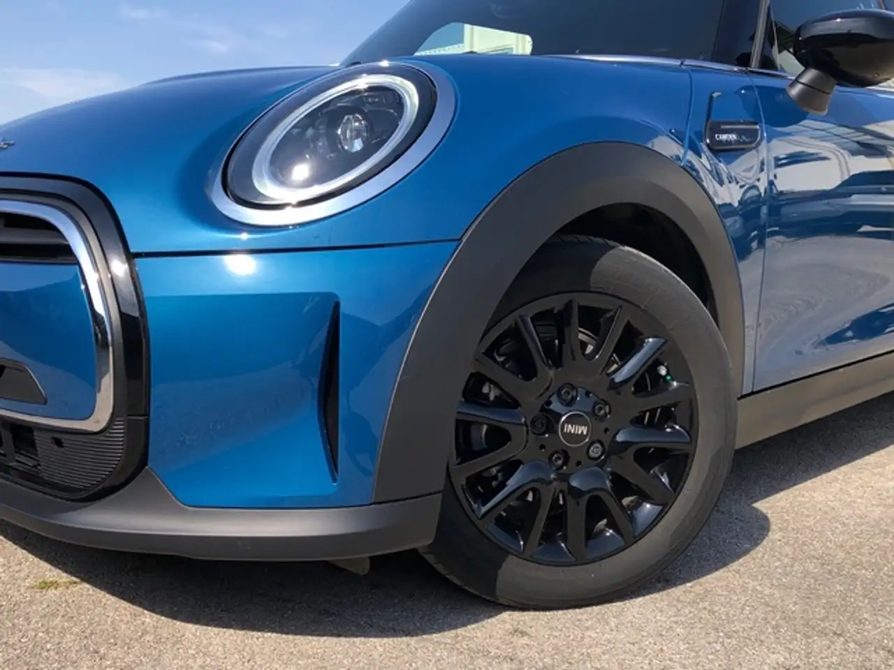 Renting MINI Cooper Aut. Azul 3