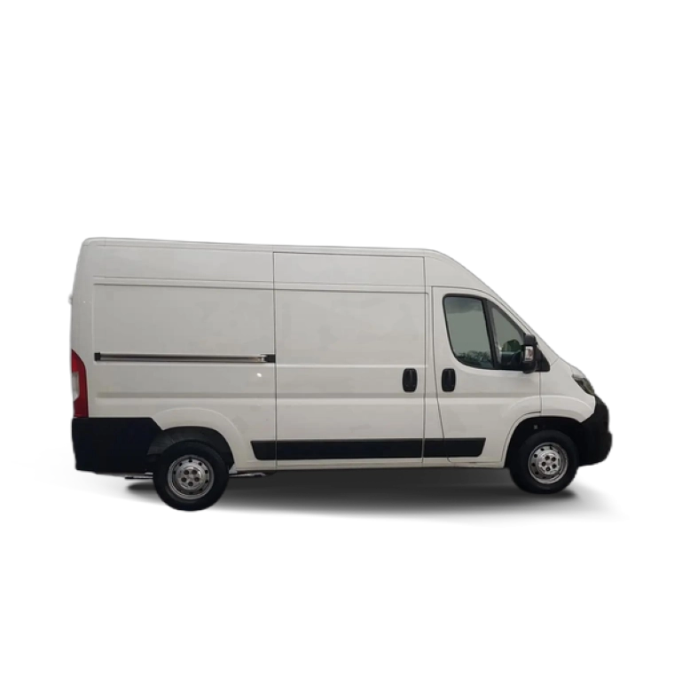 Renting Peugeot Boxer FG 333 L2 H2 ACCESS BLUE HDI 140 CV Blanco 1