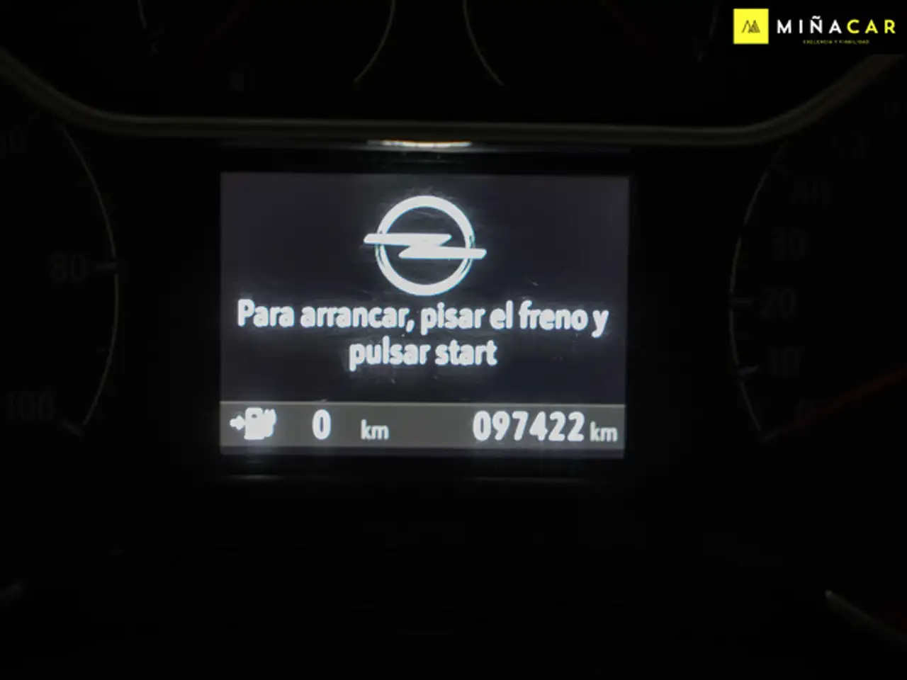 Renting Opel Grandland X PHEV 1.6 Turbo Ultimate AT8 4×4 Rojo