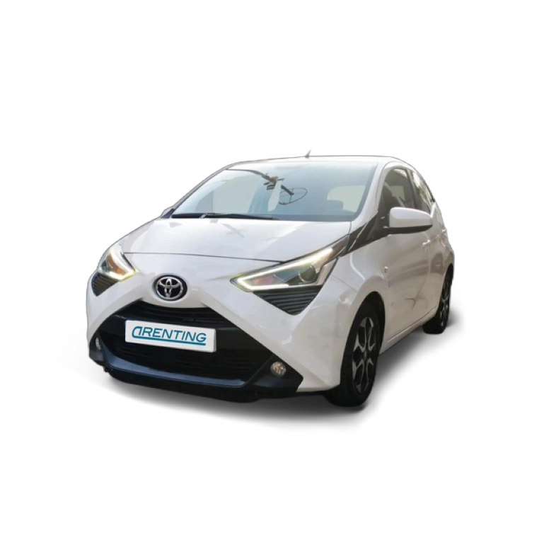 Renting Toyota Aygo 70 x-play Blanco 3