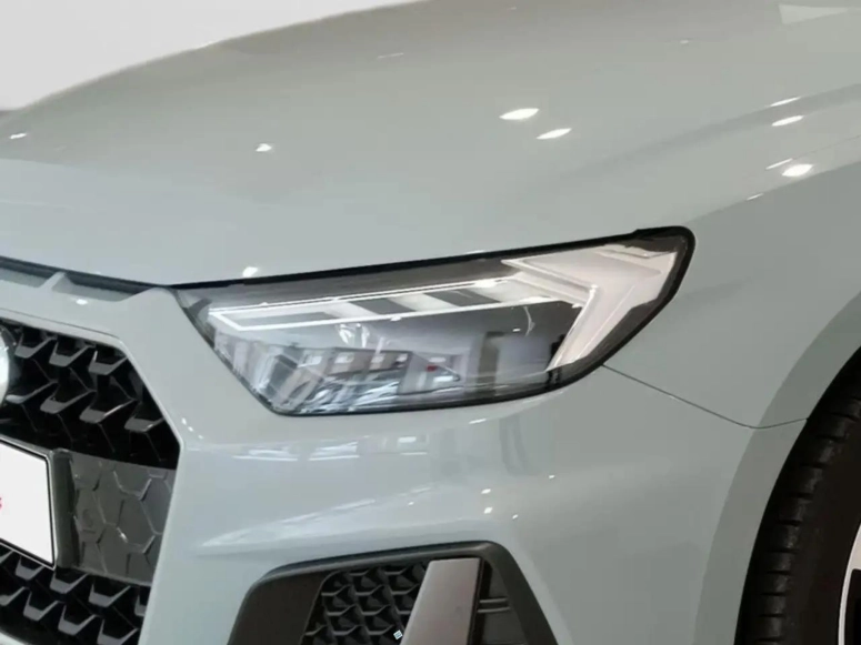 Renting Audi A1 Sportback 30 TFSI Adrenalin S tronic Gris 3