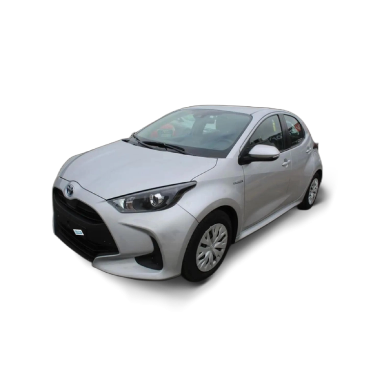 Renting Toyota Yaris 1.5 120H Business Plus Plateado