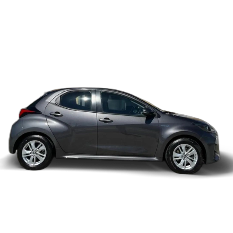 Renting Toyota Yaris 120H 1.5 Active Tech Gris 1