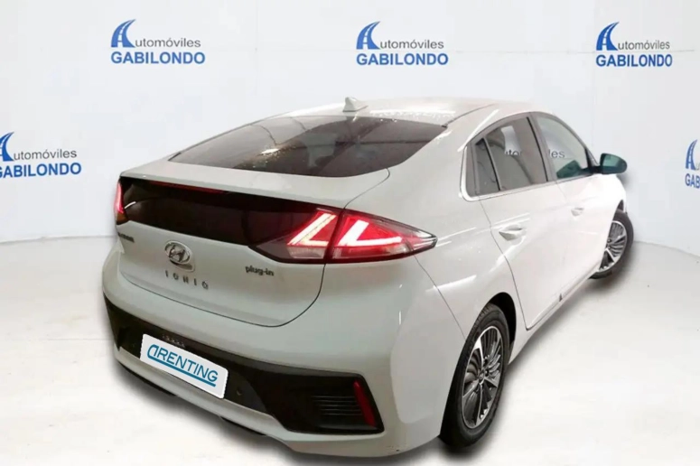 Renting Hyundai IONIQ HEV 1.6 GDI Style Blanco 1